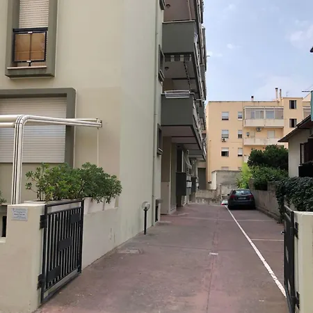 A 300 M Dal Mare: Signorile E Silenzioso Alghero