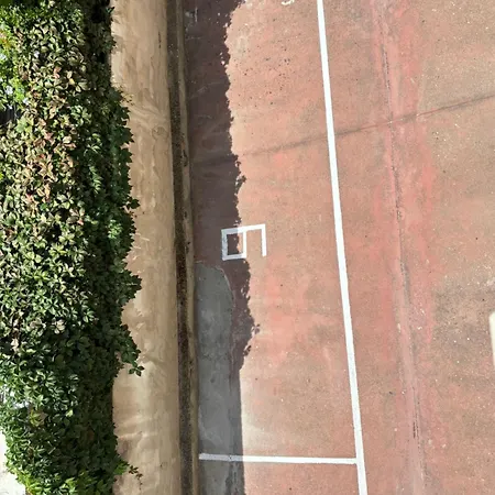 A 300 M Dal Mare: Signorile E Silenzioso Appartamento